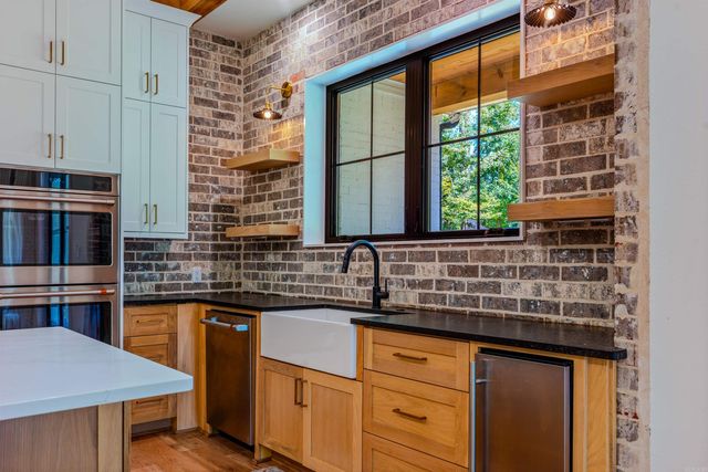6032 Charley Place, Benton, AR 72019