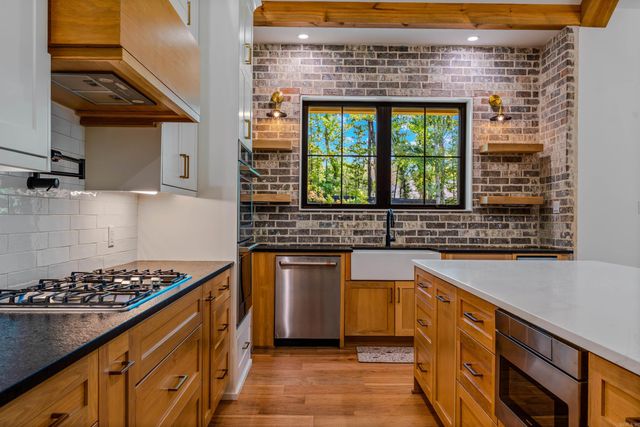 6032 Charley Place, Benton, AR 72019