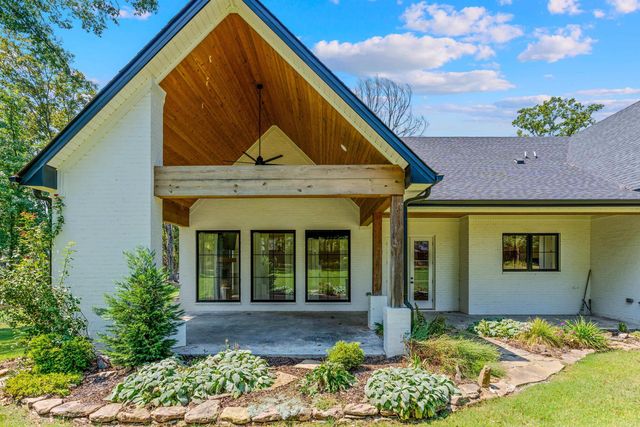 6032 Charley Place, Benton, AR 72019