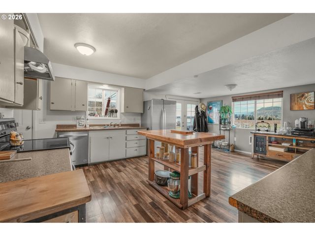 156 DAMRON Rd, Mossyrock, WA 98564