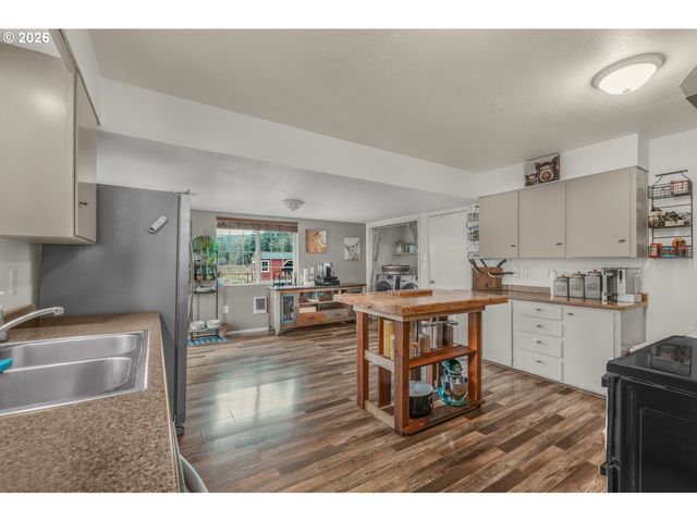 156 DAMRON Rd, Mossyrock, WA 98564