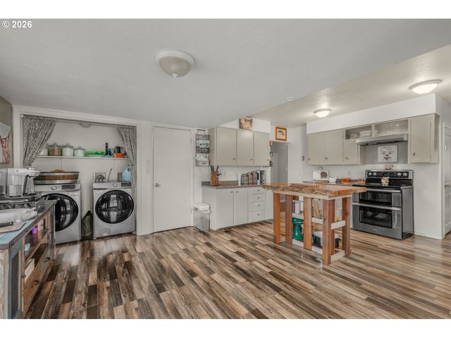 156 DAMRON Rd, Mossyrock, WA 98564