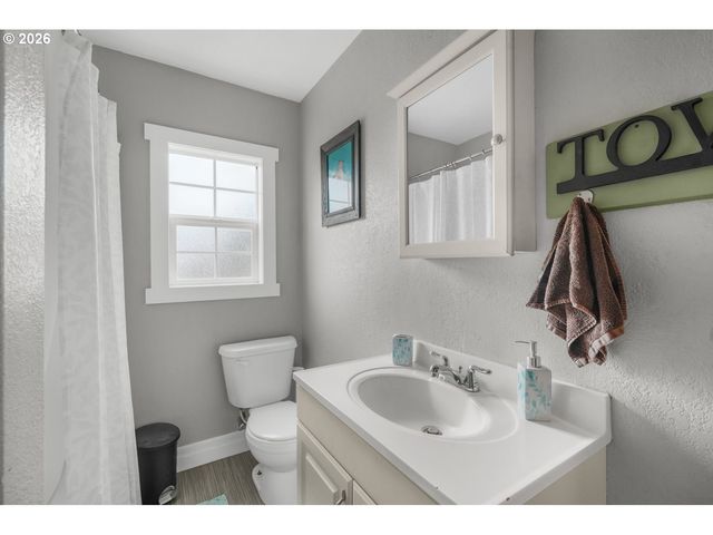 156 DAMRON Rd, Mossyrock, WA 98564