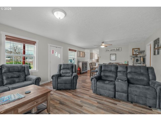 156 DAMRON Rd, Mossyrock, WA 98564