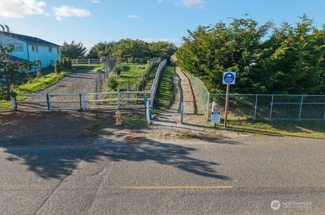 32914 G Street, Ocean Park, WA 98640