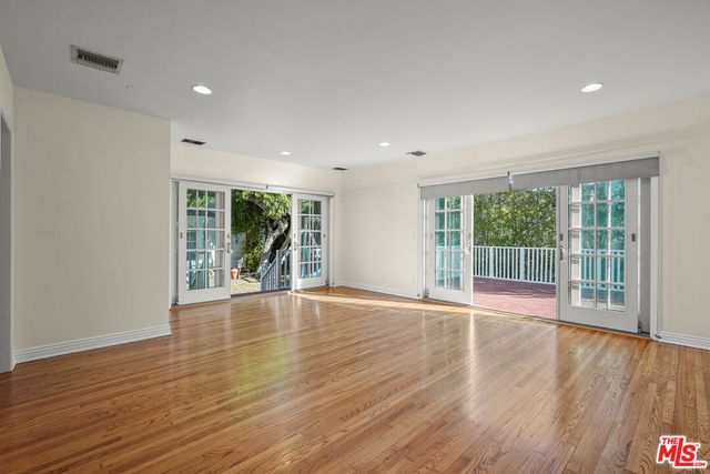 266 Denslow Avenue, Los Angeles, CA 90049
