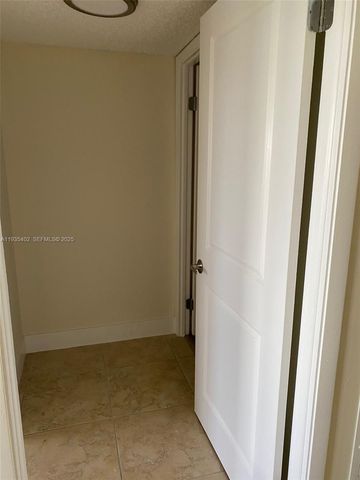 8120 Geneva Ct 554, Doral, FL 33166