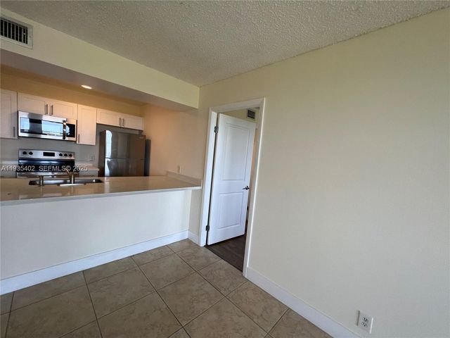 8120 Geneva Ct 554, Doral, FL 33166