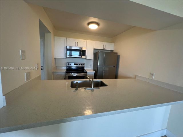 8120 Geneva Ct 554, Doral, FL 33166