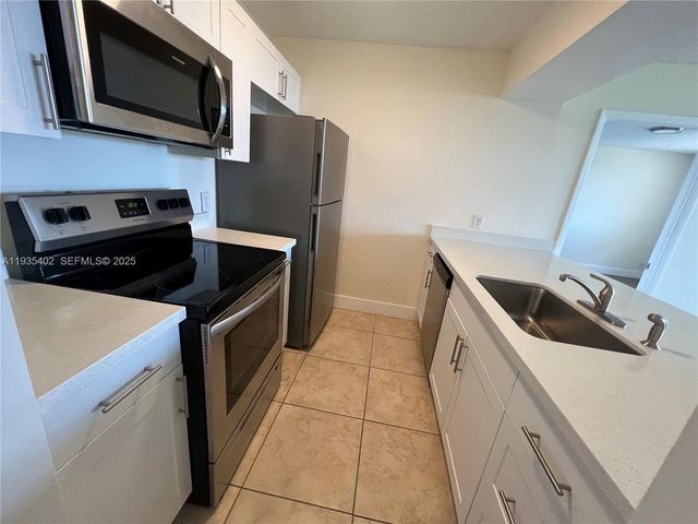 8120 Geneva Ct 554, Doral, FL 33166