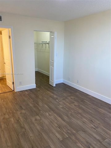 8120 Geneva Ct 554, Doral, FL 33166