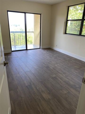 8120 Geneva Ct 554, Doral, FL 33166