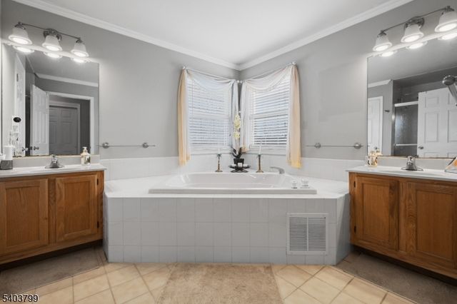 3 Summerfield Dr, Franklin Twp., NJ 08540