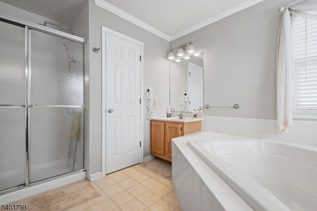 3 Summerfield Dr, Franklin Twp., NJ 08540