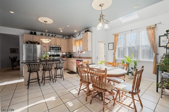3 Summerfield Dr, Franklin Twp., NJ 08540