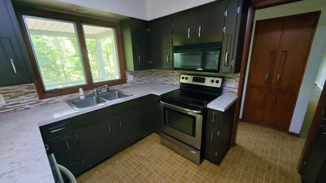 14261 Essenburg Drive, Holland, MI 49424