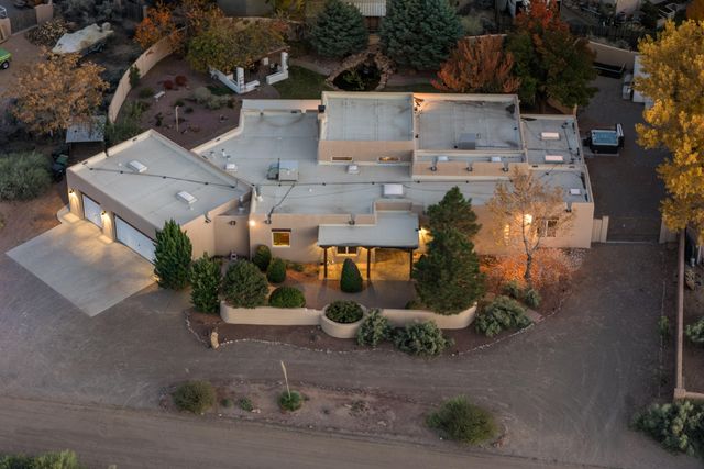 612 Rio Ruidoso Road NE, Rio Rancho, NM 87144