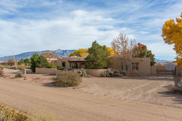 612 Rio Ruidoso Road NE, Rio Rancho, NM 87144