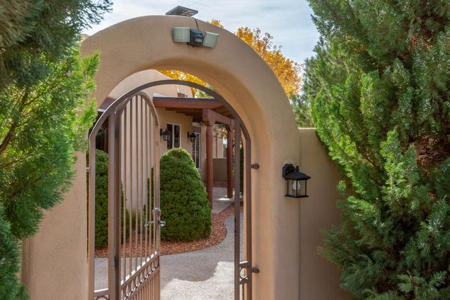 612 Rio Ruidoso Road NE, Rio Rancho, NM 87144