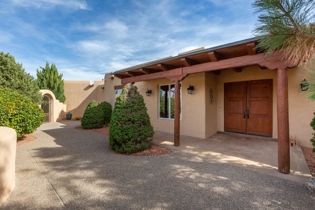 612 Rio Ruidoso Road NE, Rio Rancho, NM 87144