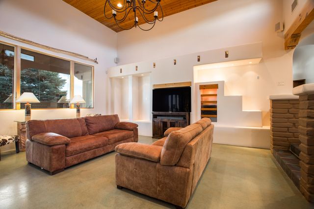 612 Rio Ruidoso Road NE, Rio Rancho, NM 87144