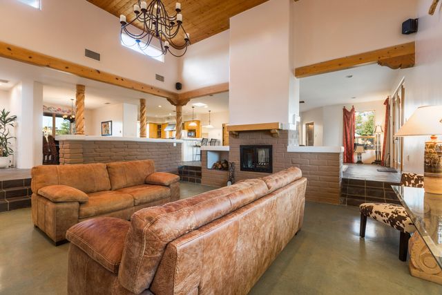 612 Rio Ruidoso Road NE, Rio Rancho, NM 87144