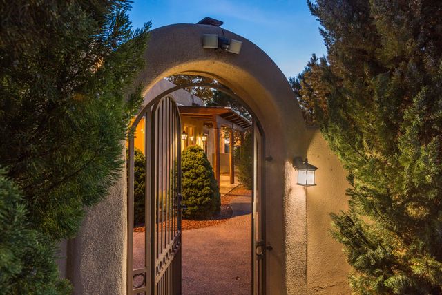 612 Rio Ruidoso Road NE, Rio Rancho, NM 87144