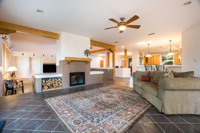 612 Rio Ruidoso Road NE, Rio Rancho, NM 87144