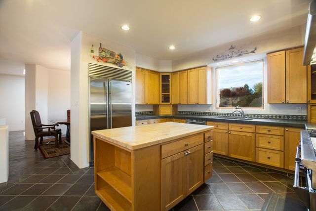 612 Rio Ruidoso Road NE, Rio Rancho, NM 87144