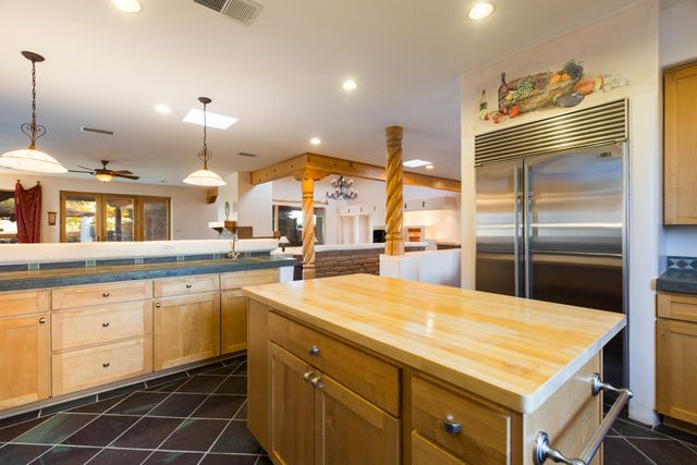 612 Rio Ruidoso Road NE, Rio Rancho, NM 87144