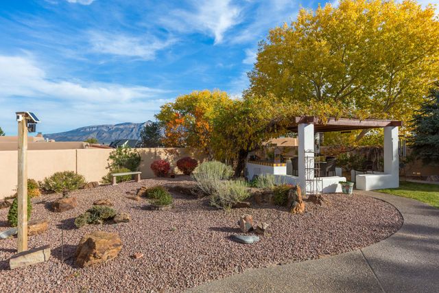 612 Rio Ruidoso Road NE, Rio Rancho, NM 87144