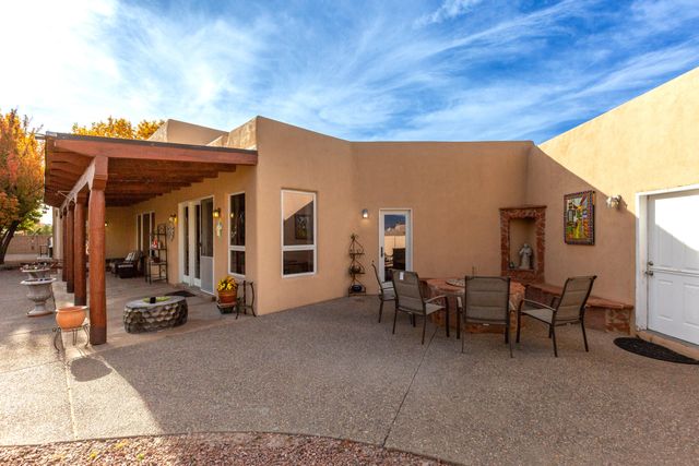 612 Rio Ruidoso Road NE, Rio Rancho, NM 87144