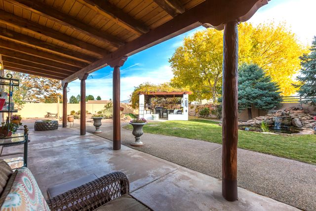 612 Rio Ruidoso Road NE, Rio Rancho, NM 87144