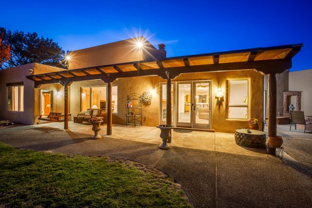 612 Rio Ruidoso Road NE, Rio Rancho, NM 87144