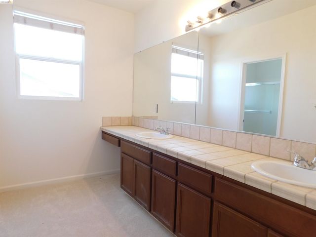 3915 Hummingbird Dr, Antioch, CA 94509