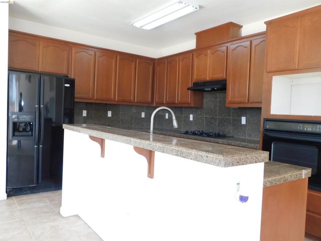 3915 Hummingbird Dr, Antioch, CA 94509