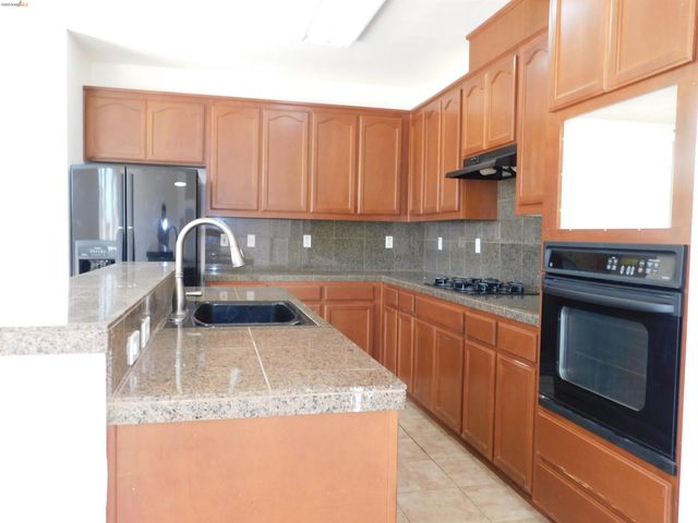 3915 Hummingbird Dr, Antioch, CA 94509