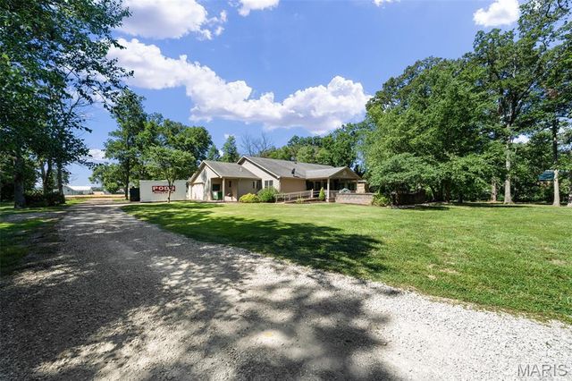 4243 Bushy Prairie Road, Fults, IL 62244