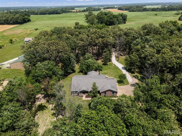 4243 Bushy Prairie Road, Fults, IL 62244