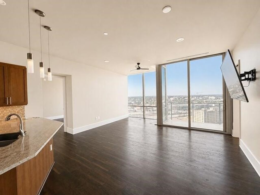 1301 Throckmorton Street 1805, Fort Worth, TX 76102 — photo 2