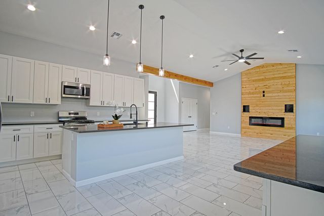 6981 ISLETA Boulevard SW, Albuquerque, NM 87105