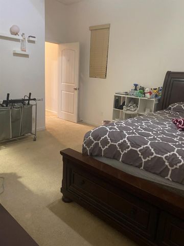 3765 N Pearwood Avenue, Fresno, CA 93727