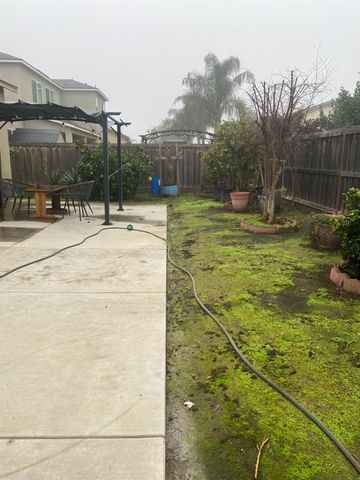 3765 N Pearwood Avenue, Fresno, CA 93727