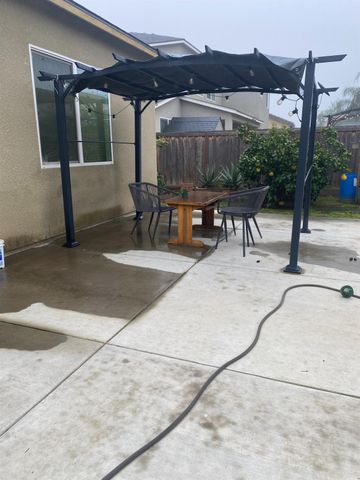 3765 N Pearwood Avenue, Fresno, CA 93727