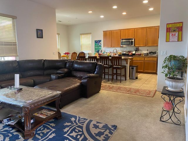 3765 N Pearwood Avenue, Fresno, CA 93727