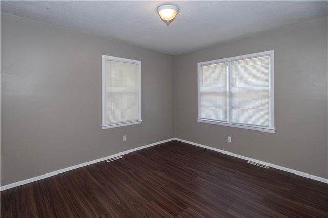 11815 Armitage Drive, Kansas City, MO 64134