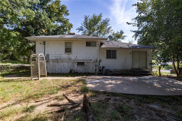 11815 Armitage Drive, Kansas City, MO 64134