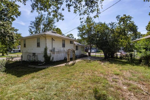 11815 Armitage Drive, Kansas City, MO 64134