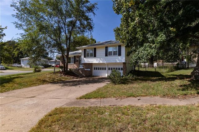 11815 Armitage Drive, Kansas City, MO 64134
