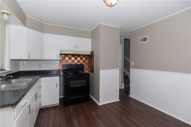 11815 Armitage Drive, Kansas City, MO 64134
